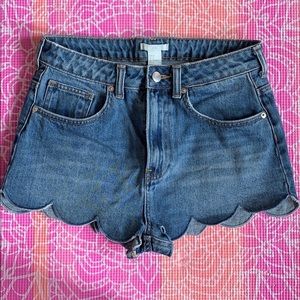 High scallop jean shorts! Like new H&M size 6